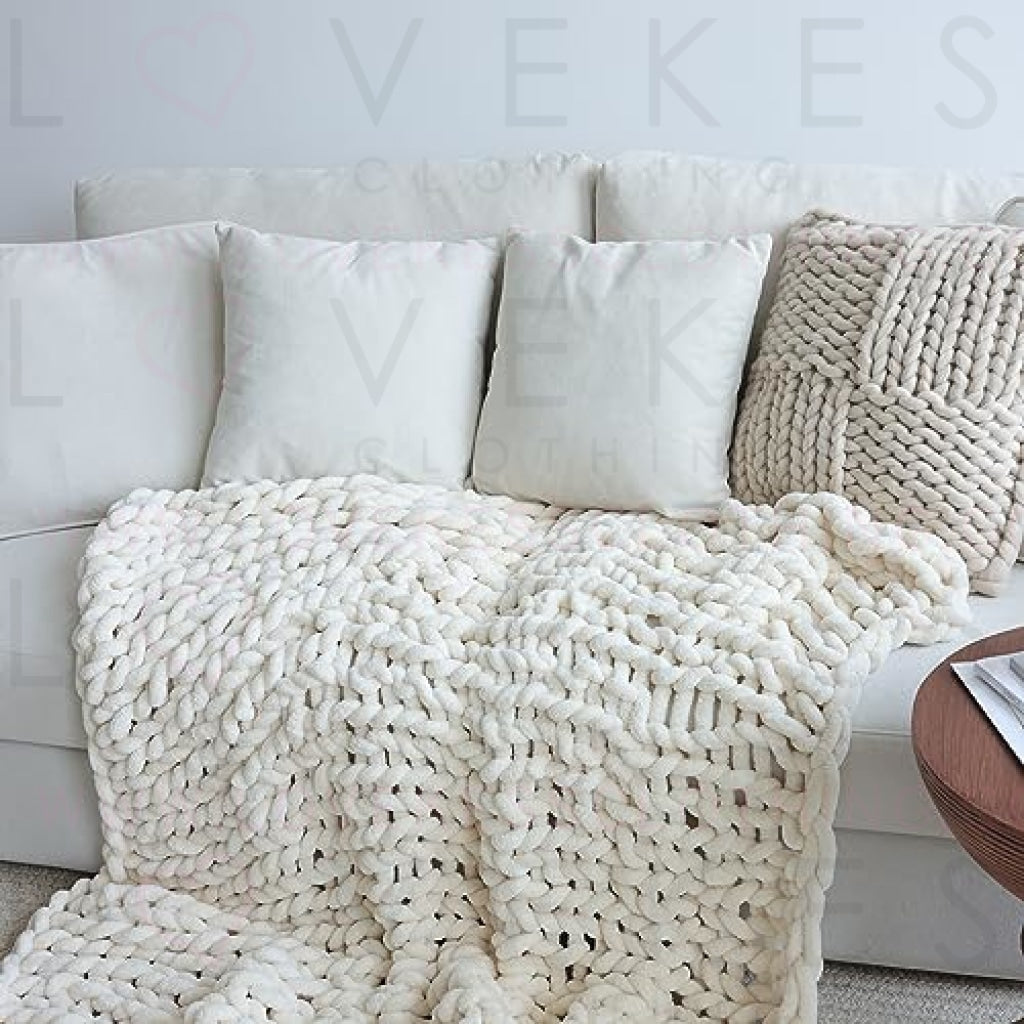 Maetoow Chenille Chunky Knit Blanket Throw （40×50 Inch）, Handmade Warm & Cozy Blanket Couch, Bed, Home Decor, Soft Breathable Fleece Banket, Christmas Thick and Giant Yarn Throws, Cream
