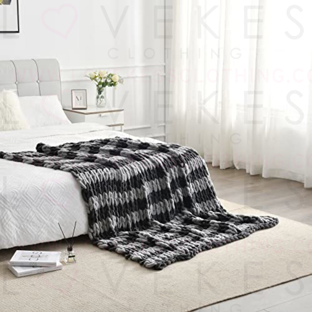 Maetoow Chenille Chunky Knit Blanket Throw 40×50 Inch, Handmade Warm & Cozy Blanket Couch, Bed, Home Decor, Soft Breathable Fleece Banket, Christmas Thick and Giant Yarn Throws, Dark Grey & Light Grey