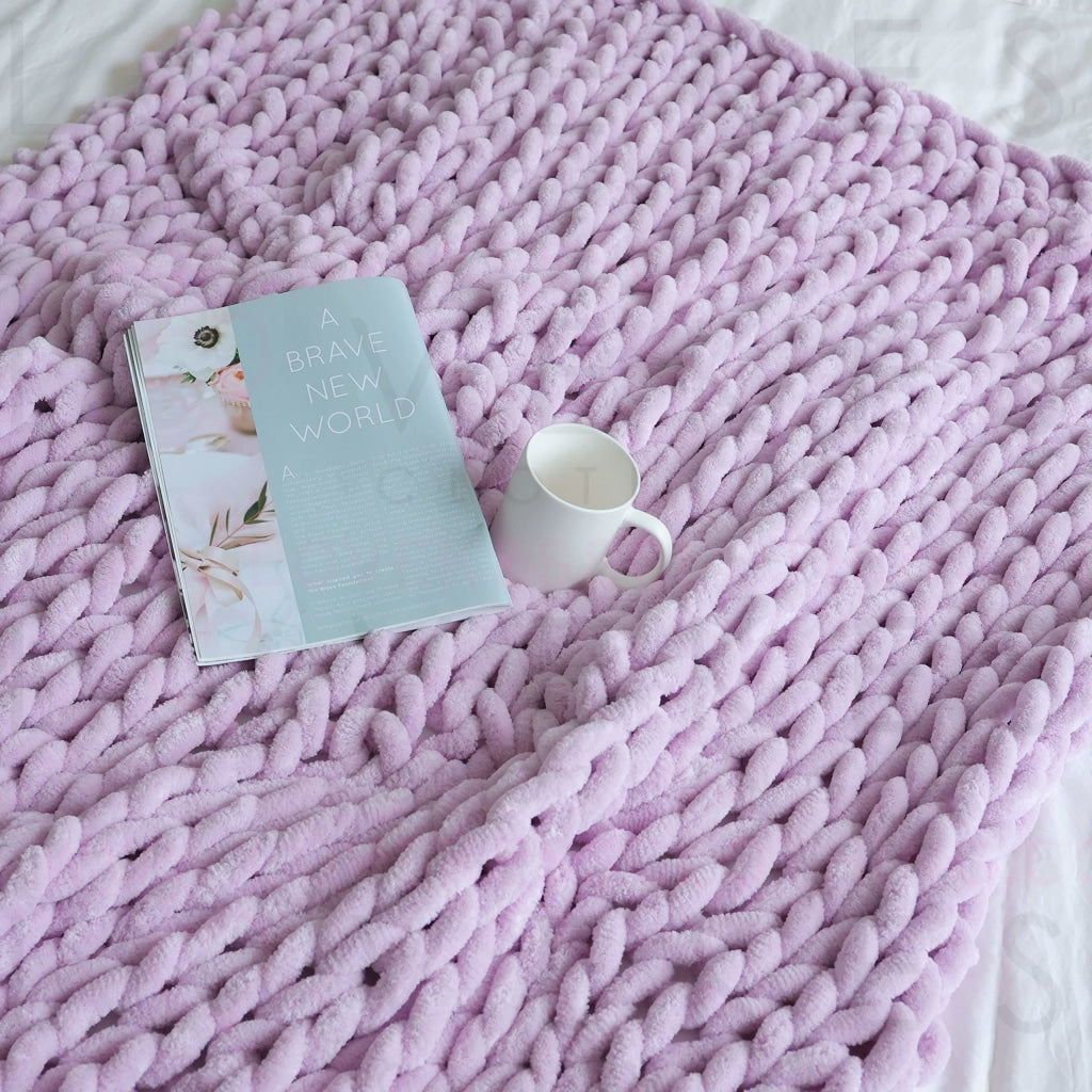 Maetoow Chenille Chunky Knit Blanket Throw （40×50 Inch）, Handmade Warm & Cozy Blanket Couch, Bed, Home Decor, Soft Breathable Fleece Banket, Christmas Thick and Giant Yarn Throws, Purple
